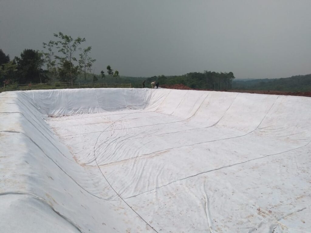 pemasangan geomembrane